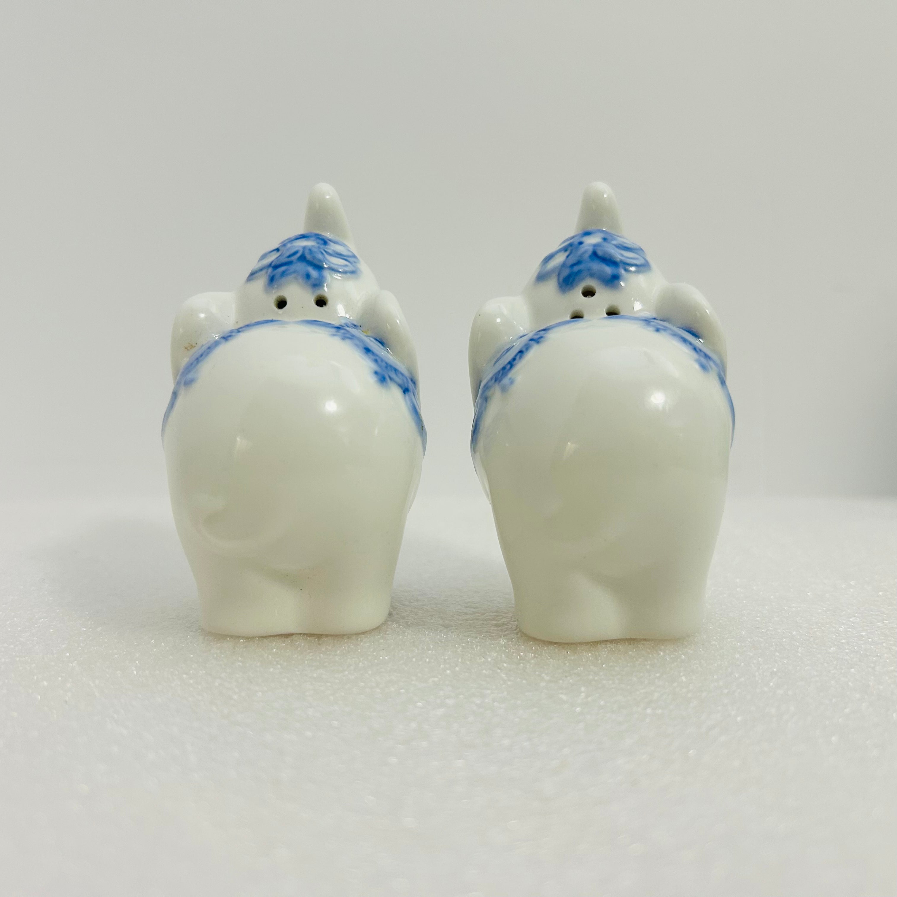 Vintage Blue White Porcelain Elephant Salt Pepper Shakers Japan