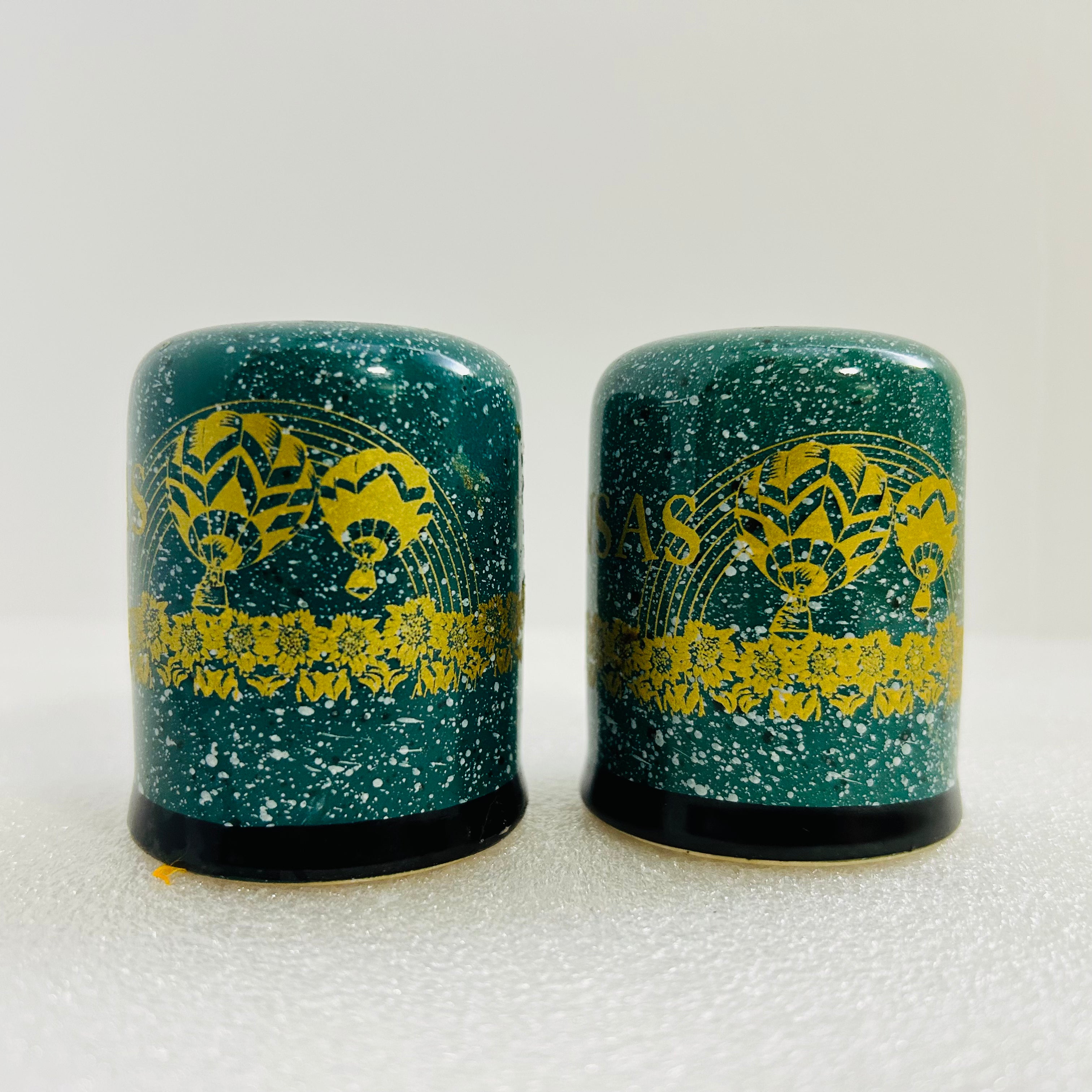Vintage Kansas Sunflower Salt & Pepper Shakers Green Speckled