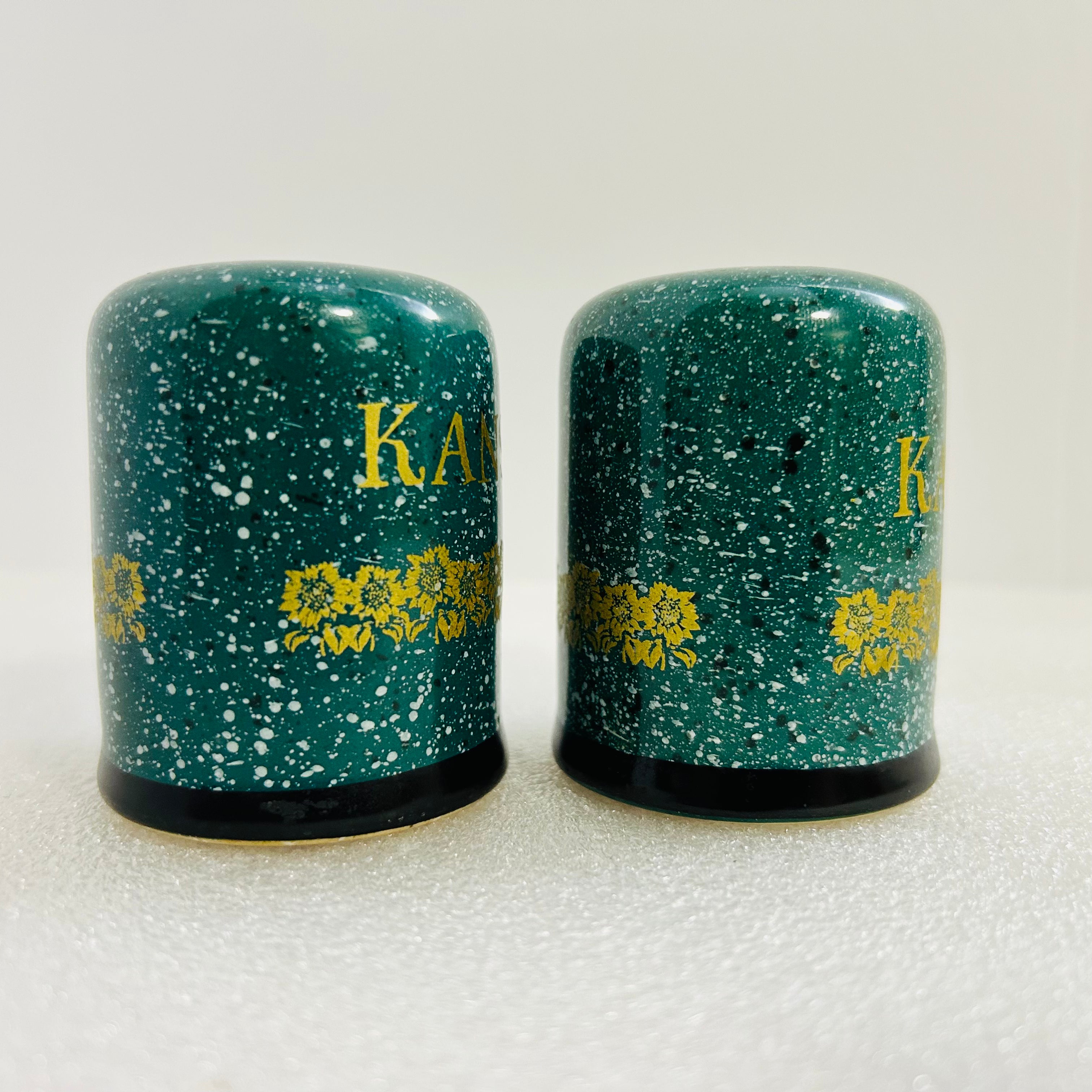 Vintage Kansas Sunflower Salt & Pepper Shakers Green Speckled