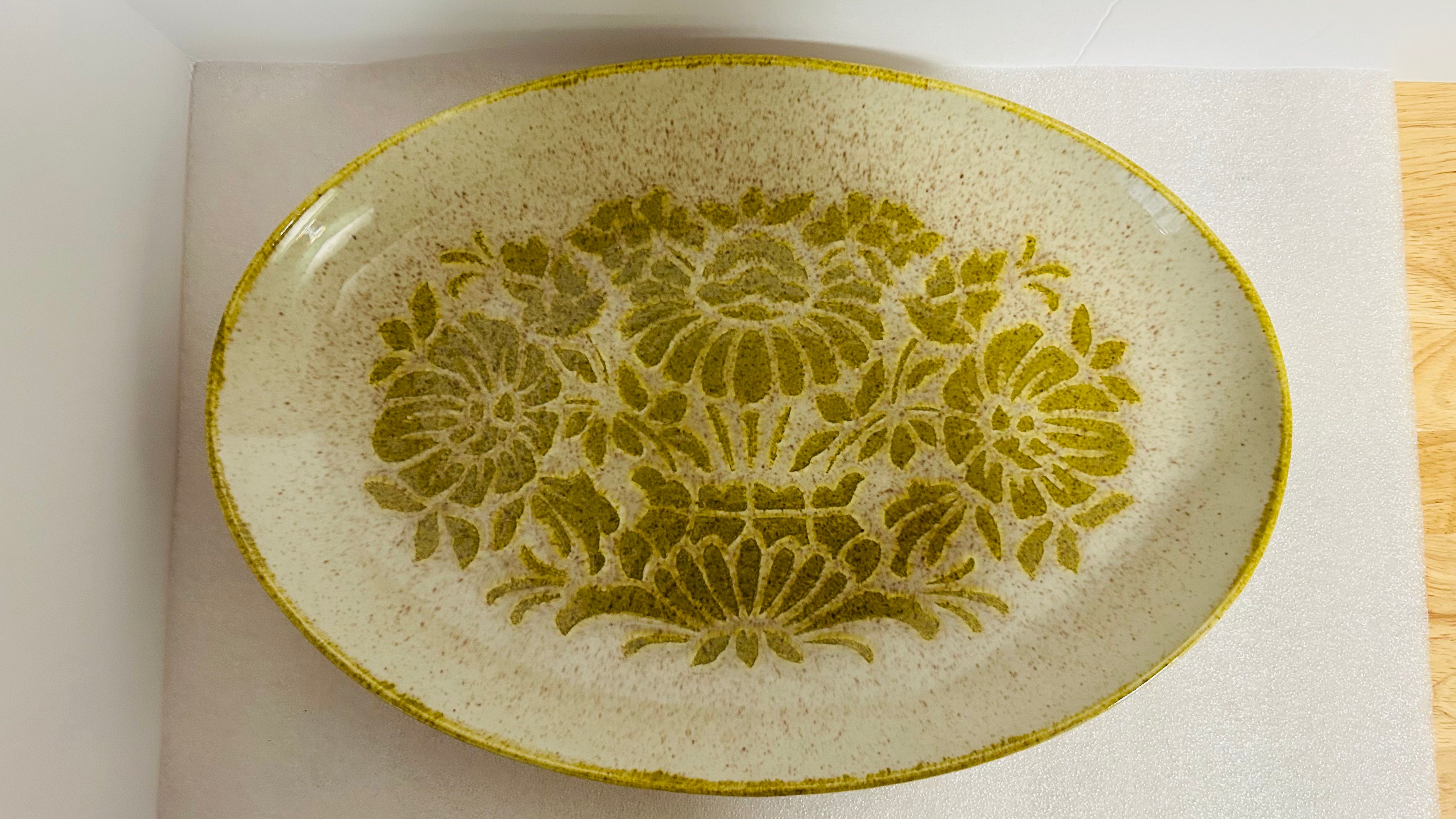 Vintage Red Wing Damask 24 Oval Platter Oven Proof Avocado Floral